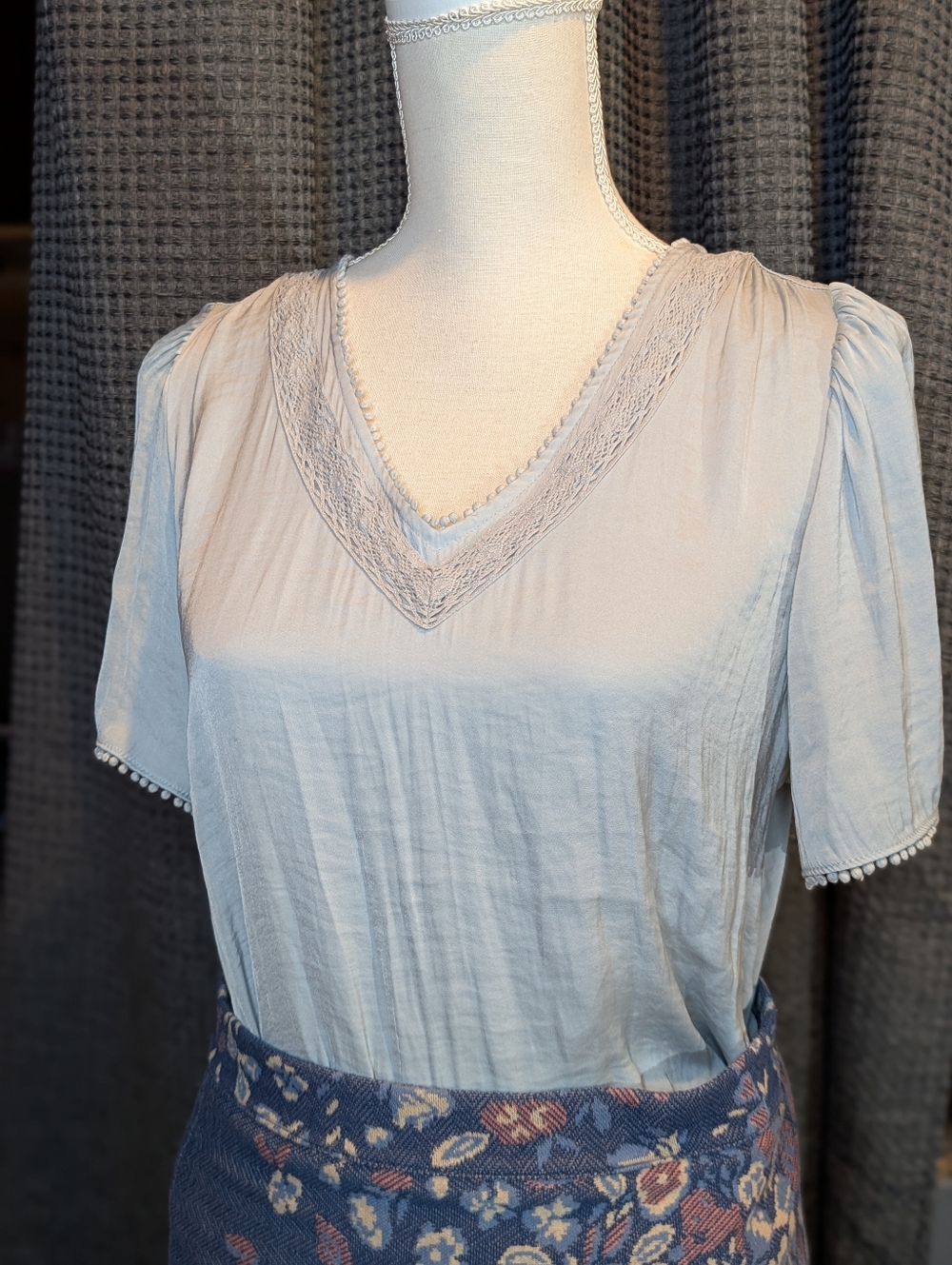 V-Neck Lace Trim Short Sleeve Top